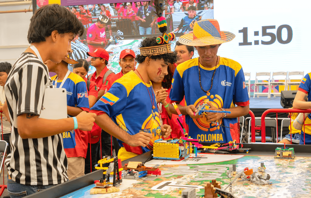 Jóvenes de La Guajira ganan premio mundial en robótica con proyecto sobre cultura Wayuu