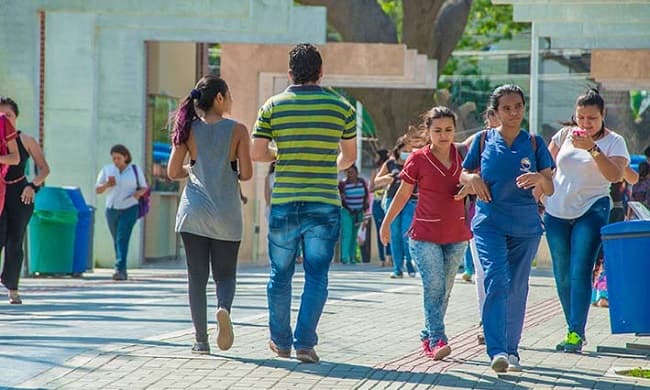 Primeros meses en la U: las claves para adaptarse sin fracasar en el intento