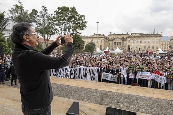 Petro acusa fraude en el Congreso tras el hundimiento de la consulta sobre reforma laboral