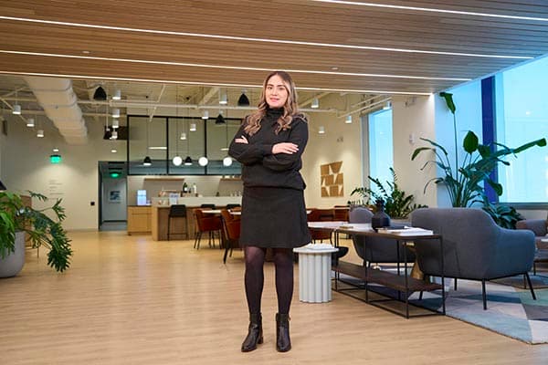 Ingeniera antioqueña busca purificar el aire mundial capturando contaminantes en fábricas