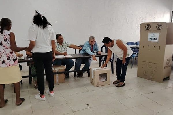 Votar en Colombia trae beneficios reales: descuentos en matrícula, pasaporte y más