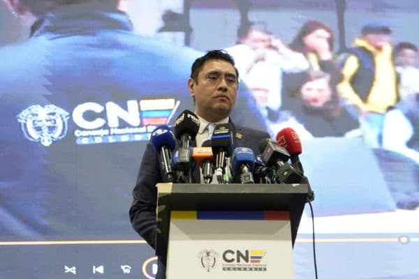 CNE casi termina escrutinio del exterior con el 98% avanzado en votación internacional