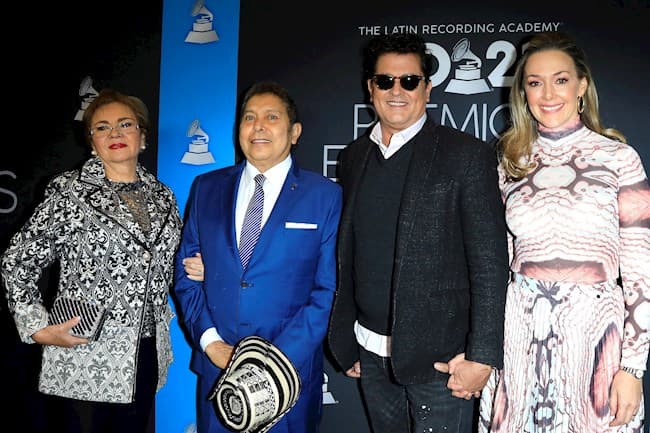 Carlos Vives celebra Premio del Consejo Directivo de su acordeonero Egidio Cuadrado en los Grammy