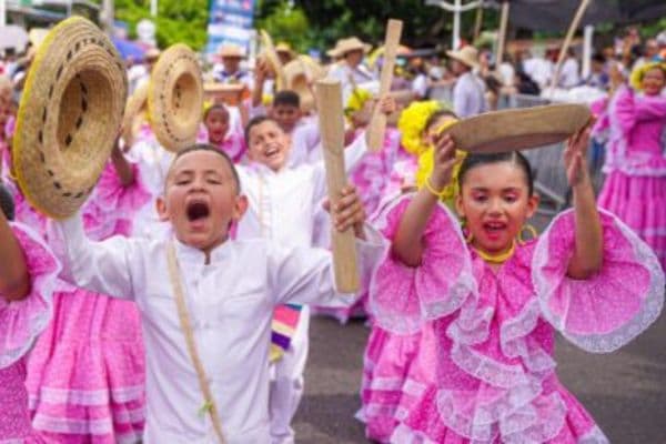 Valledupar vibró al ritmo del pilón con 87 grupos de niños y jóvenes en desfile tradicional