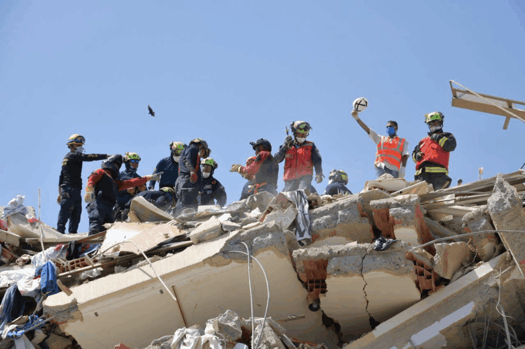 Colombia envía equipo élite para rescatar a menor atrapado en edificio colapsado en Venezuela