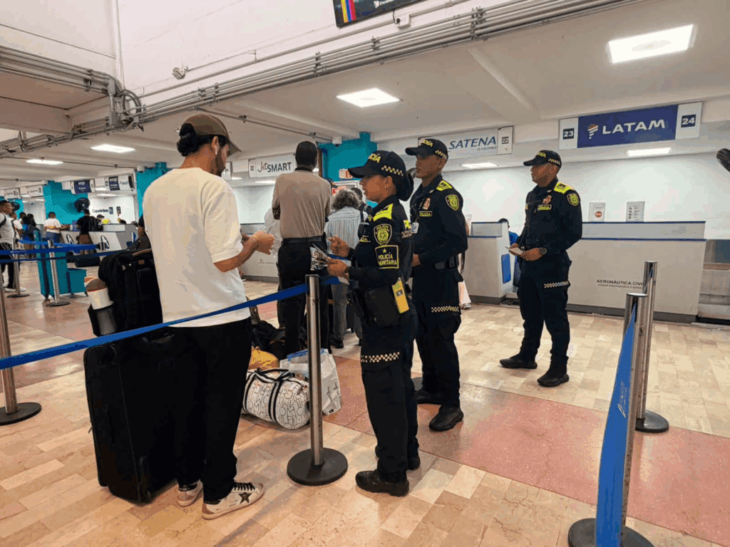 Policía intensifica vigilancia y orientación a turistas en el aeropuerto de San Andrés