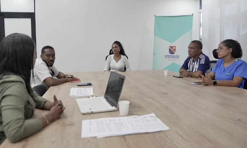 San Andrés avanza en acuerdos con médicos especialistas para reactivar servicios