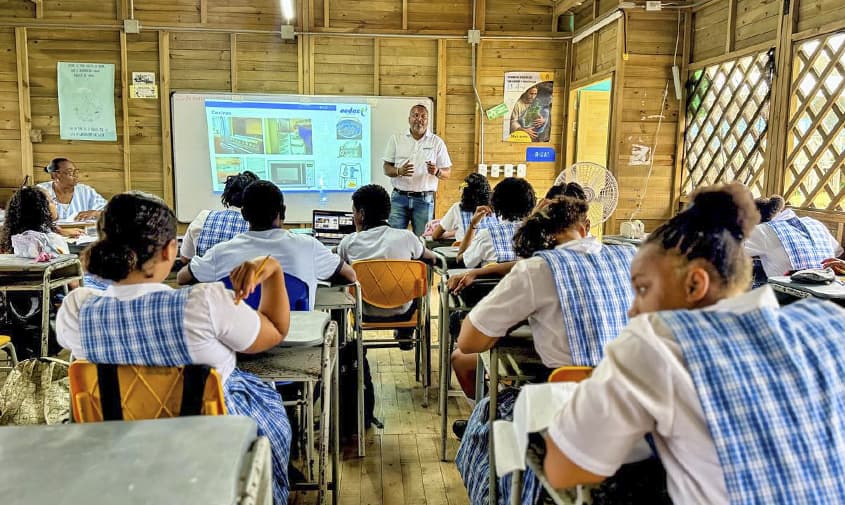 Providencia aprende a usar la energía de forma inteligente con capacitaciones de EEDAS