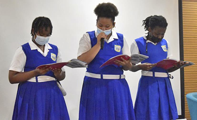 MinEducación lleva libros y herramientas digitales a escuelas de San Andrés y Providencia