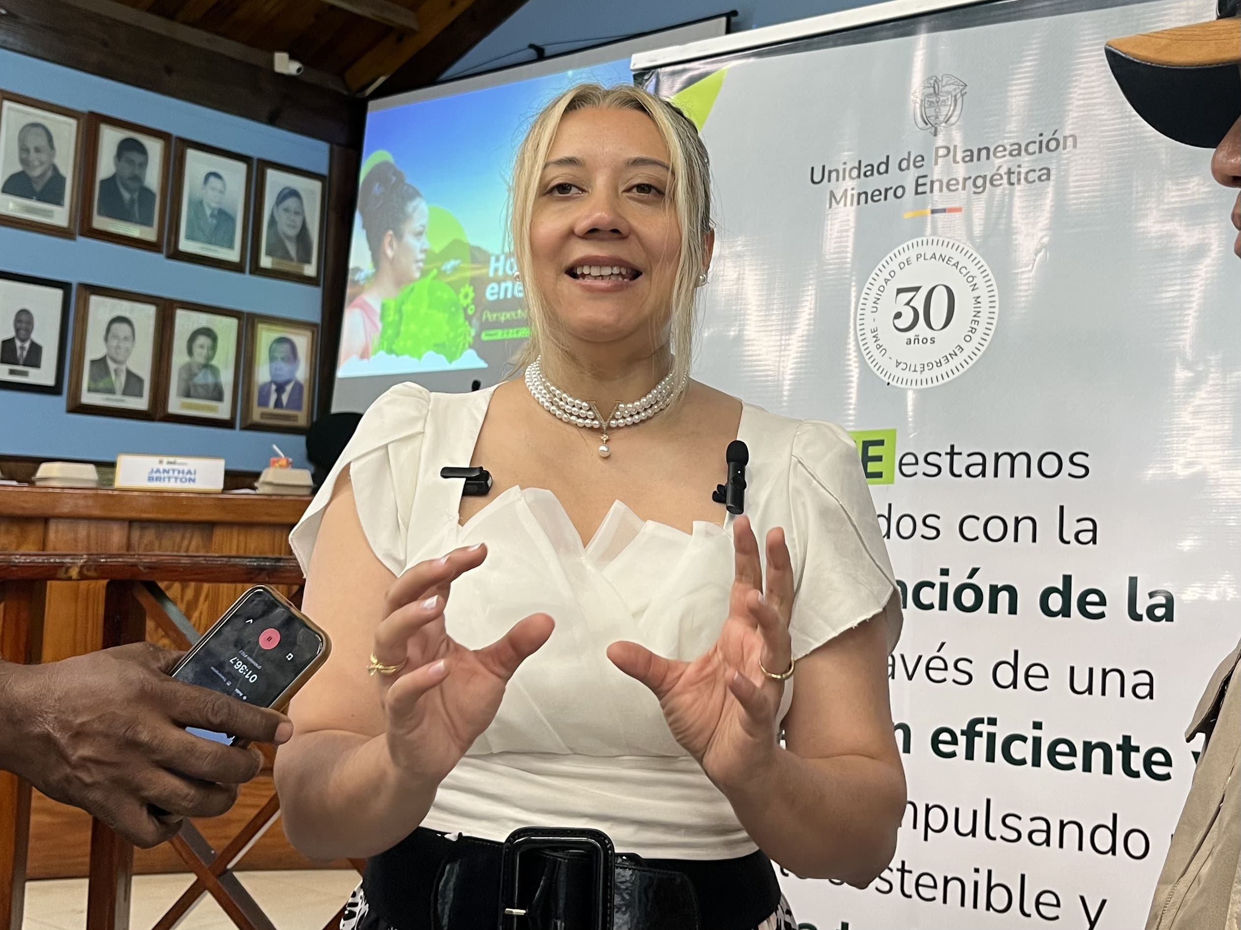 San Andrés participa en la construcción del futuro energético del país con la UPME