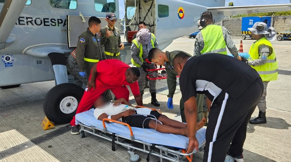 Fuerza Aérea traslada tres pacientes de Providencia a San Andrés en operaciones aeromédicas