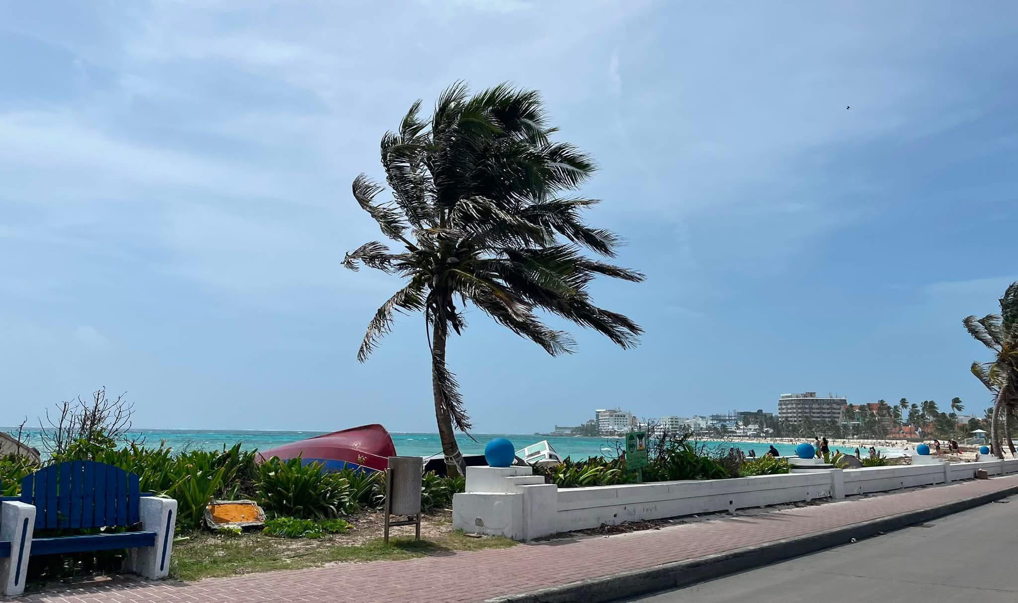 Archipiélago en alerta: lluvias y oleaje fuerte perdurarán este martes
