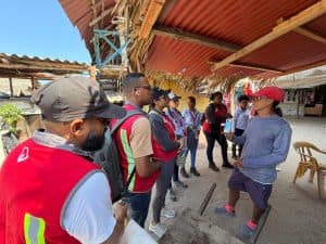 Veolia realiza limpieza integral en Playa Blanca tras recibir 23.000 visitantes en Semana Santa