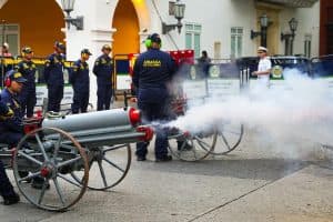 Cartagena escucha de nuevo el cañonazo tras dos siglos de silencio en su centro histórico