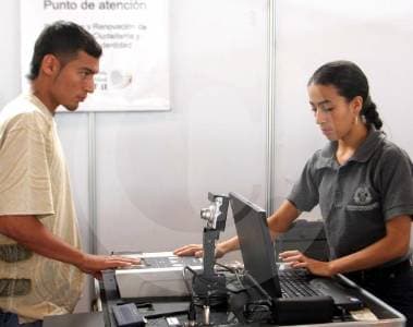 Ya puedes llevar tu licencia de conducción en el celular: cómo obtenerla y qué necesitas