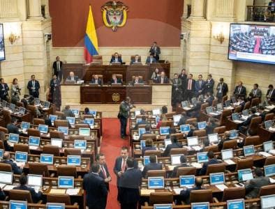 Ocho congresistas renuncian para aspirar a alcaldías y gobernaciones en 2027