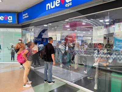 Los seguros de salud privados explotan: 1,8 millones de colombianos desconfían del sistema público