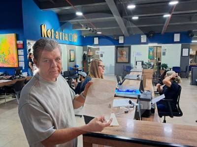 Una carta manuscrita de Pablo Escobar regresa a manos del periodista que la recibió hace una década