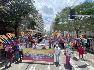 Denuncias sobre traslado de personas a marcha del Día del Trabajo en Medellín