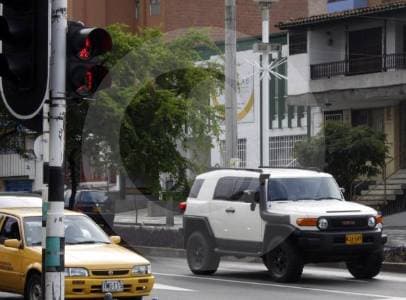 Millones de fotomultas podrían ser anuladas en 37 ciudades por irregularidades en cámaras de tránsito