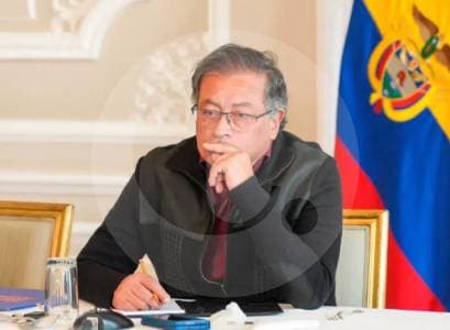 Comisión de Acusaciones abre investigación al presidente Petro por mensajes en redes