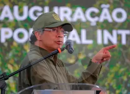 Petro reclama victoria en incautación de 17 toneladas de coca, pero otros países cuentan historias diferentes