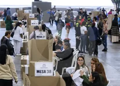 Más de 8.500 testigos vigilan desde el exterior la segunda vuelta presidencial de Colombia