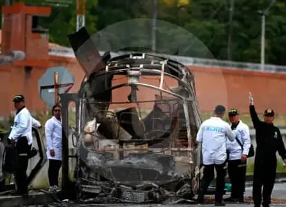 31 ataques de disidencias en el suroeste: 21 muertos en bomba en Cauca y polémica por celebración presidencial