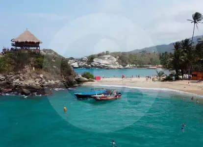 Violencia en Sierra Nevada frustra reapertura del Tayrona: turistas varados y comercio golpeado