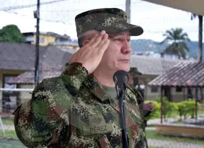 General Pérez Mahecha sale del Ejército tras escándalo por asignar labores domésticas a sus escoltas