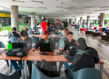 Universidades privadas demandan ante la Corte para frenar impuesto patrimonial de Petro