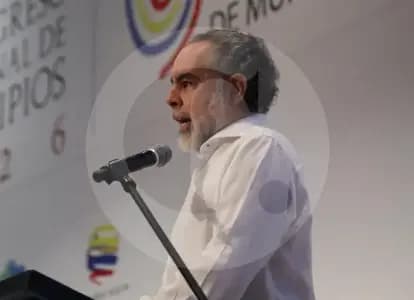 Gobierno niega injerencia electoral mientras observadores alertan sobre corrupción en territorios