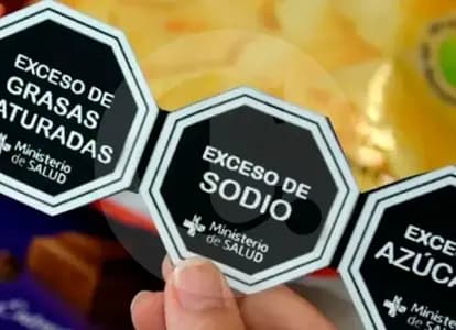 Organizaciones civiles le apuntan a fortalecer las etiquetas de advertencia en la comida chatarra