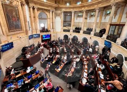 Pacto Histórico y Centro Democrático disputan el control del Senado en unas elecciones muy cerradas