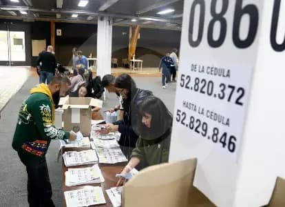 Cientos de mesas solo votaron por un candidato en las presidenciales: un patrón que levanta sospechas