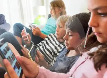 Reino Unido cierra las redes sociales a menores de 16: qué tan viable es esta prohibición