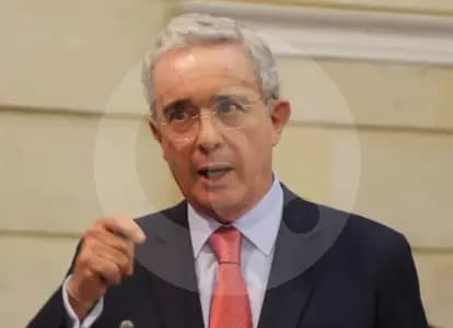 Fiscalía cita a indagatoria a Álvaro Uribe por masacres en Antioquia de hace 30 años