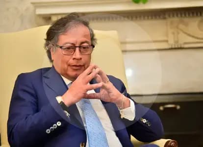 Petro admite errores de su gobierno pero los achaca a su "ingenuidad"