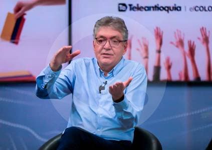 Mauricio Cárdenas arremete contra el "centralismo extorsivo" de Petro y propone Mi Casa Ya 2.0