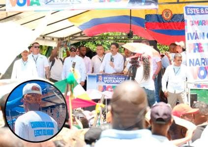Polémica en evento de Cepeda en Tumaco por presencia de simpatizantes con camisetas de disidencia de las Farc