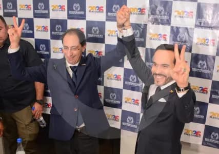 Restrepo celebra victoria de De la Espriella: "Aquí comienza la Patria Milagro"