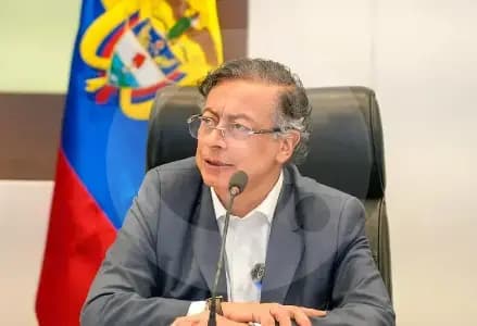 Petro denuncia bombardeos desde Ecuador; Noboa lo niega y acusa a Colombia de permitir guerrilla