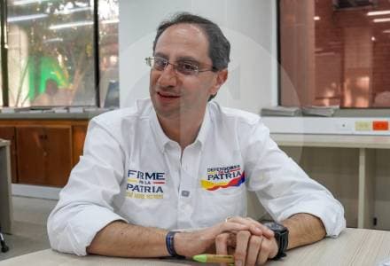 Restrepo advierte que Cepeda destruiría contrapesos e instituciones si gana la presidencia