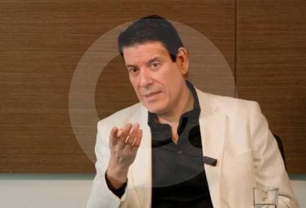 Gaona advierte: el líder populista necesita la división para alterar la percepción de la realidad