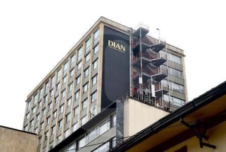 Dian mantiene en suspenso a 4.300 ganadores de concursos: ¿dilación electoral o colapso administrativo?