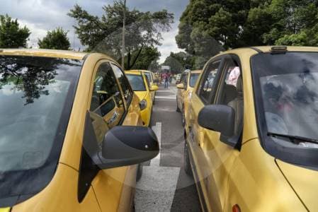 Alarma en Bogotá: el 60% de taxistas verificados tienen antecedentes penales