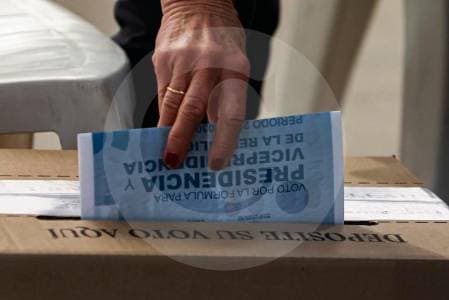 Gremios empresariales cierran filas contra cuestionamientos de Petro a los resultados electorales