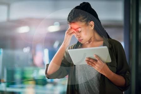 Crean primera app científica para prevenir migrañas con ejercicios y control del estrés