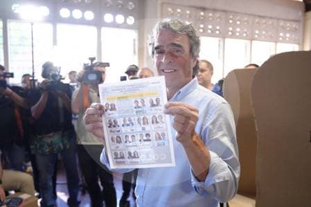 Fajardo cierra con un millón de votos y promete ser protagonista en lo que viene