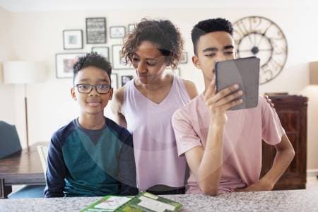 El celular no es el culpable: qué sí daña el cerebro de los adolescentes, según ciencia
